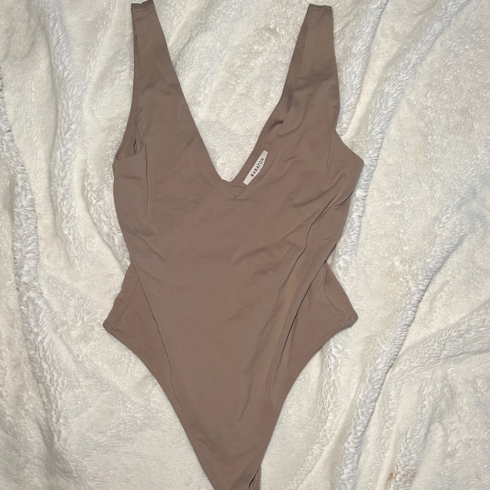 Aritzia Babaton Beige V-Neck bodysuit